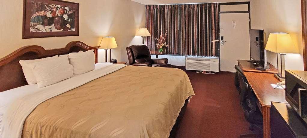 Quality Inn Енис Стая снимка