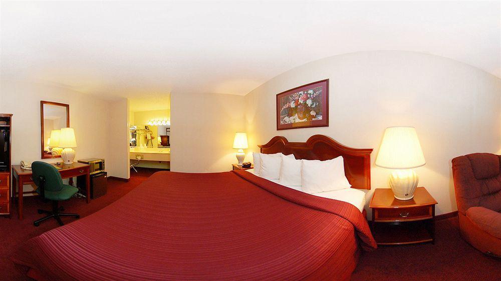 Quality Inn Енис Екстериор снимка