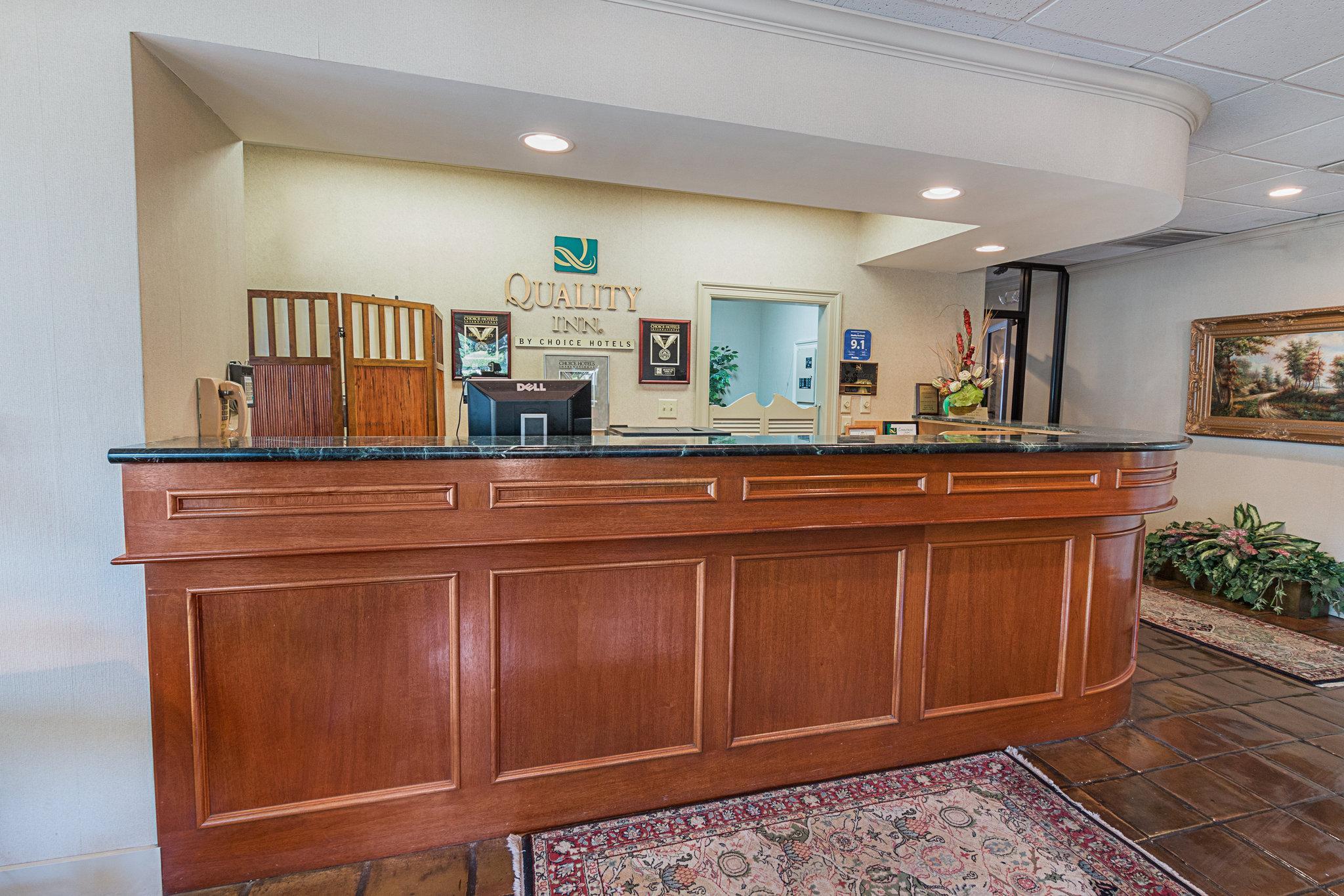 Quality Inn Енис Екстериор снимка