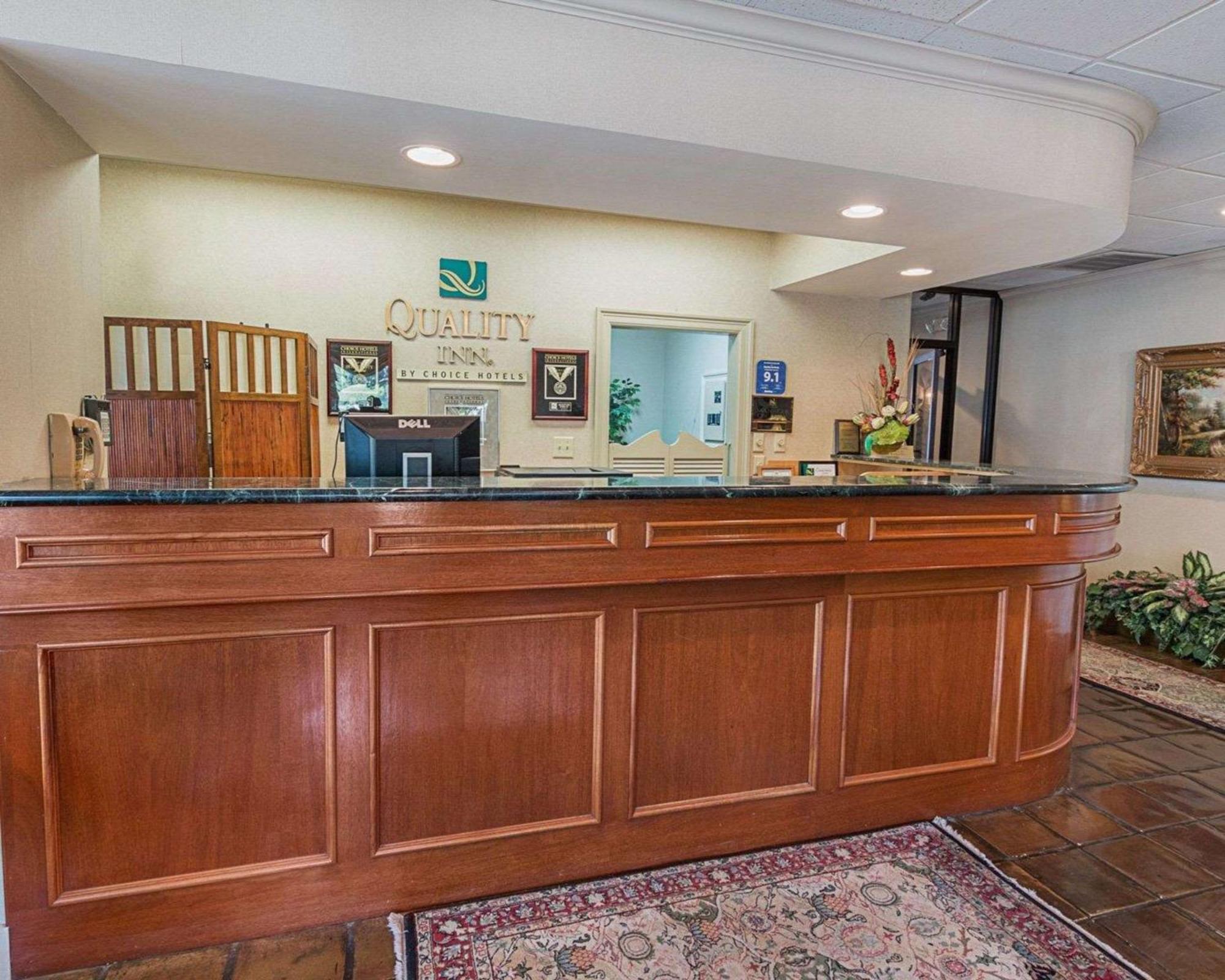Quality Inn Енис Екстериор снимка